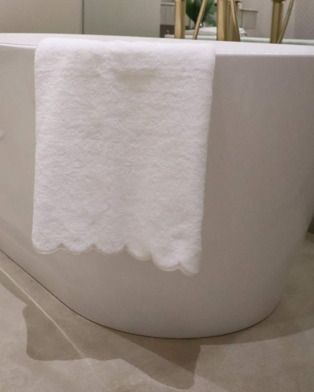 Hand Towel Scalloped - White