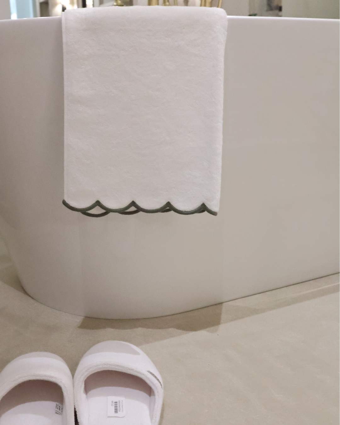 Hand Towel Scalloped - Boa